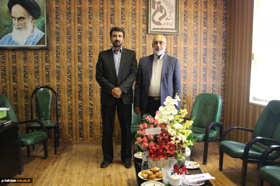 در راستای برند سازی آموزشکده لاهیجان  جلسه ای با حضور خیر لاهیجانی آقای یعقوبی 6