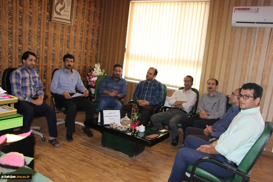 نشست صمیمی گروه مهندسی صنایع شیمیایی با ریاست مرکز  2