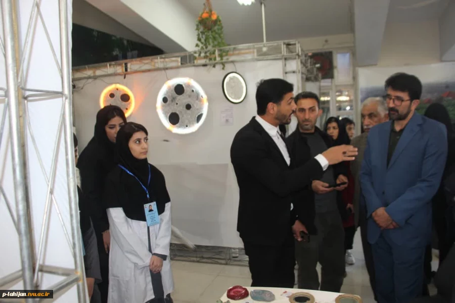 بازدید ریاست دانشکده شهید رجایی لاهیجان و هیات همراه از نمایشگاه دستاورد های دانش آموزان هنرستان علم و صنعت لاهیجان – بهمن ماه 1402 6